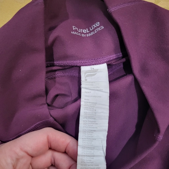 *3/$30 Sale* Fabletics Oasis PureLuxe High-Waisted 7/8 Legging with Pockets - Picture 6 of 7